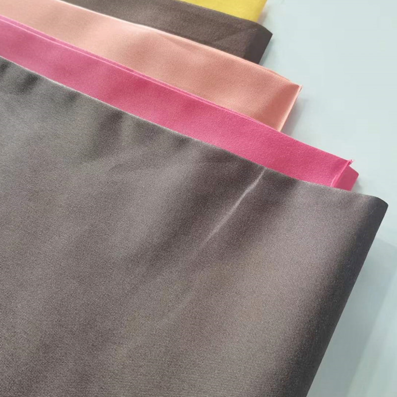 TMIE-08-1-2 85GSM 125 cm Abbigliamento confortevole-camicia e tessuto di rivestimento agile 100% poliestere Vari colori disponibili Tessuto popeline di poliestere lucido tinto