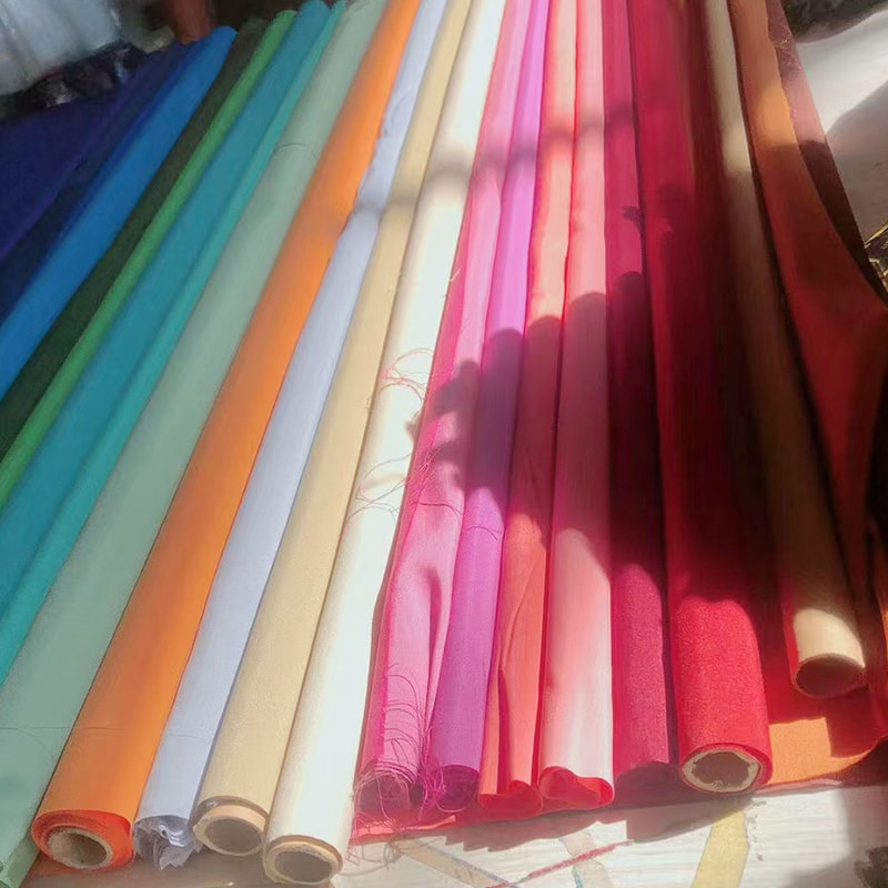 TMIE-08-5-2 Larghezza 112 cm Peso leggero 75 g/m² Colore personalizzato e oltre 100+ colori Tessuto popeline di poliestere con fodera tinta